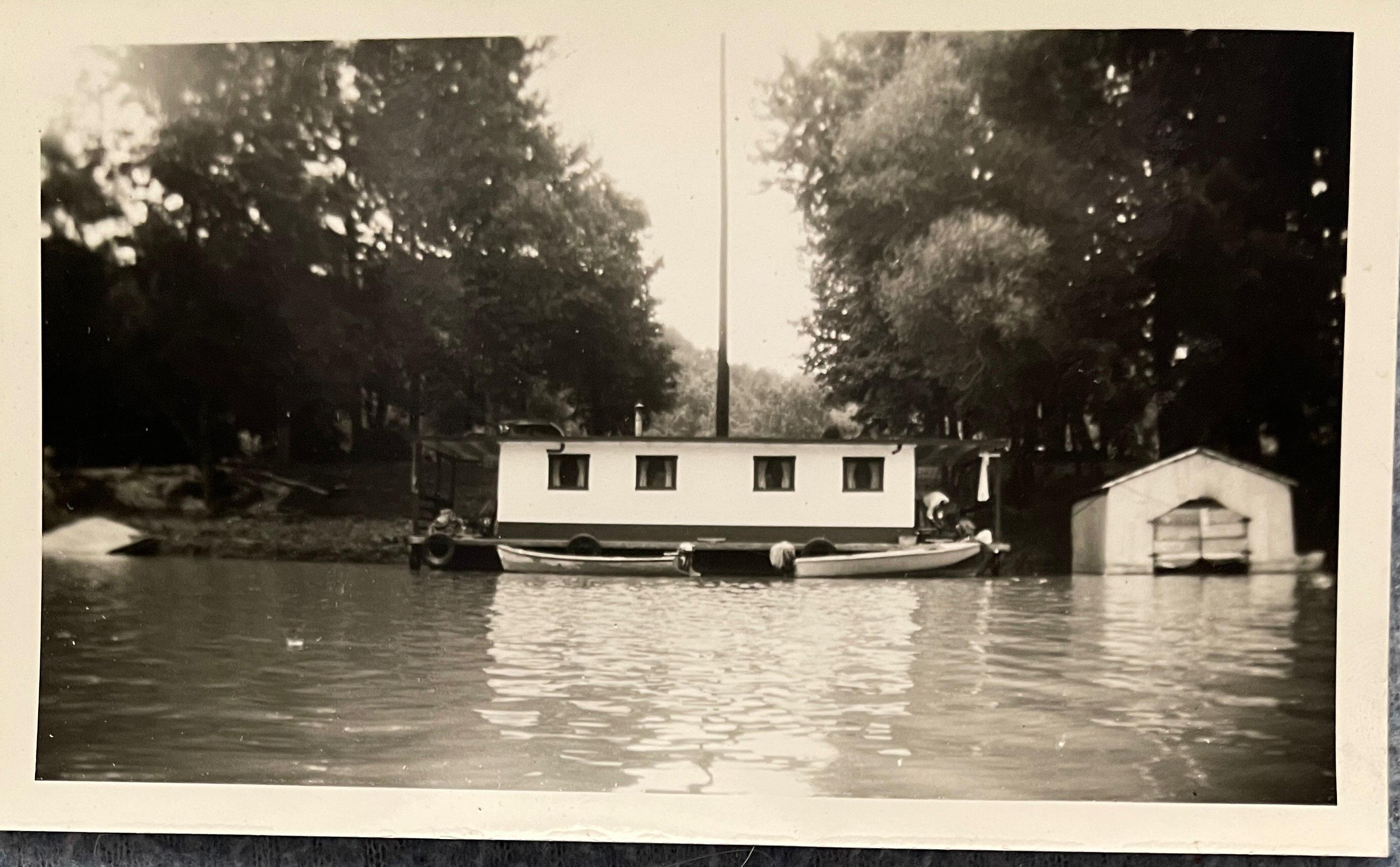 29b Big Mu's Houseboat